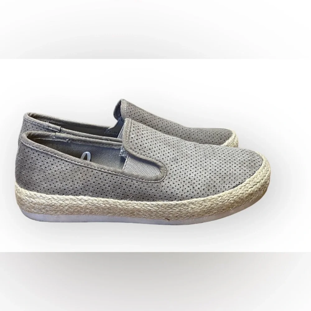 Like new! WOMEN'S ESPRIT EMILIA SLIP-ON SHOES